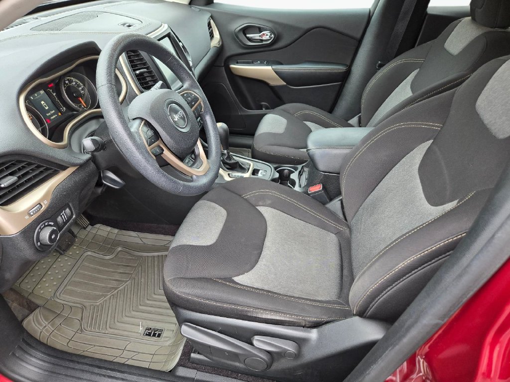 Used 2018 Jeep Cherokee Latitude FWD image 15
