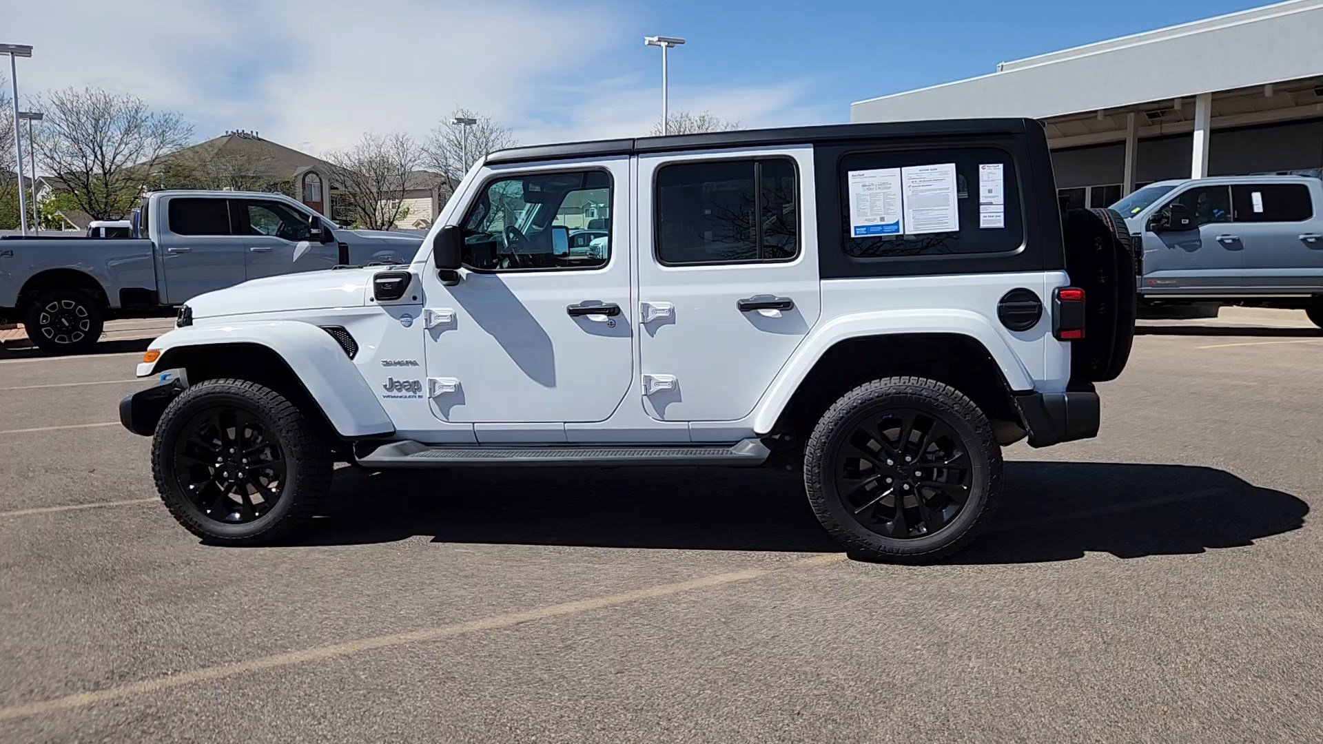 Used 2023 Jeep Wrangler Sahara w/ Cold Weather Group image 21