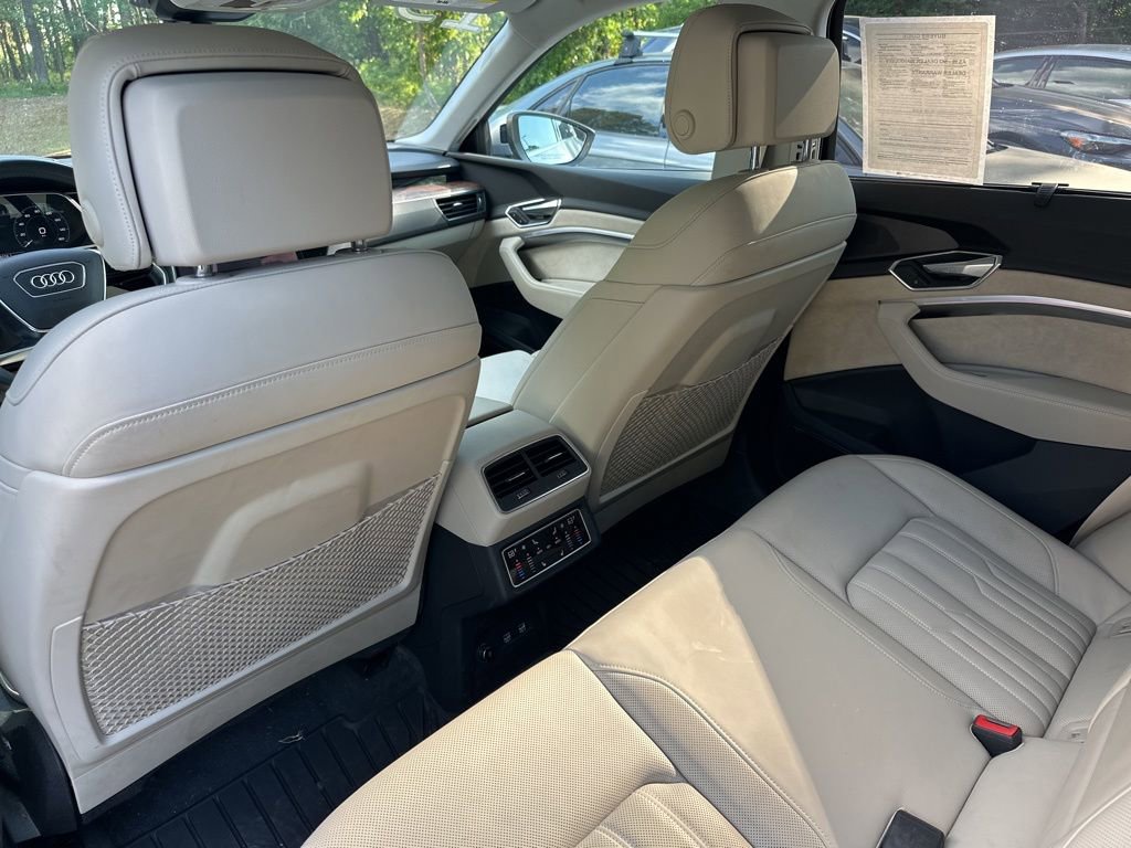 Used 2019 Audi e-tron Prestige w/ Prestige Package AWD/4WD image 18