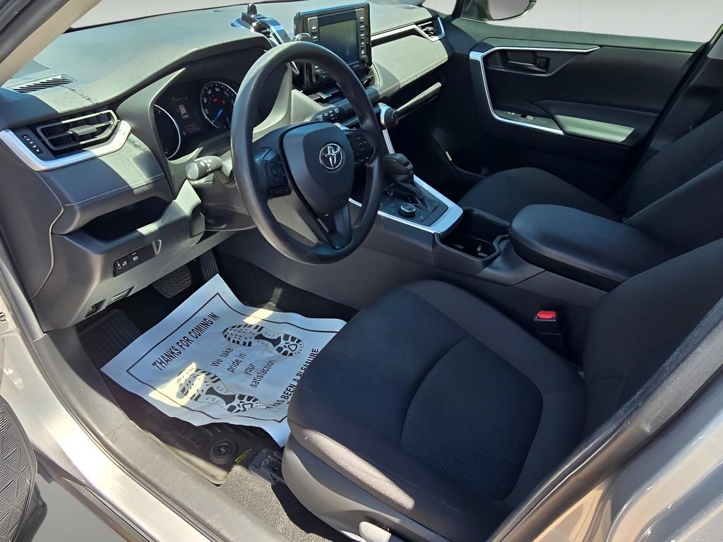 Used 2022 Toyota RAV4 LE AWD/4WD image 16