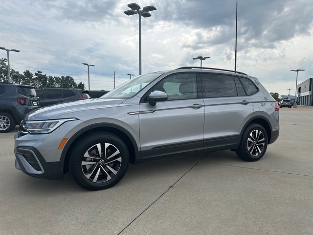 Used 2024 Volkswagen Tiguan S image 2
