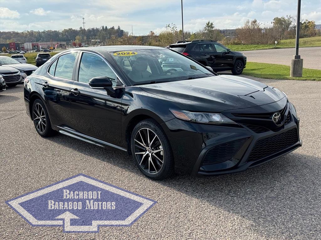 Used 2024 Toyota Camry SE image 1