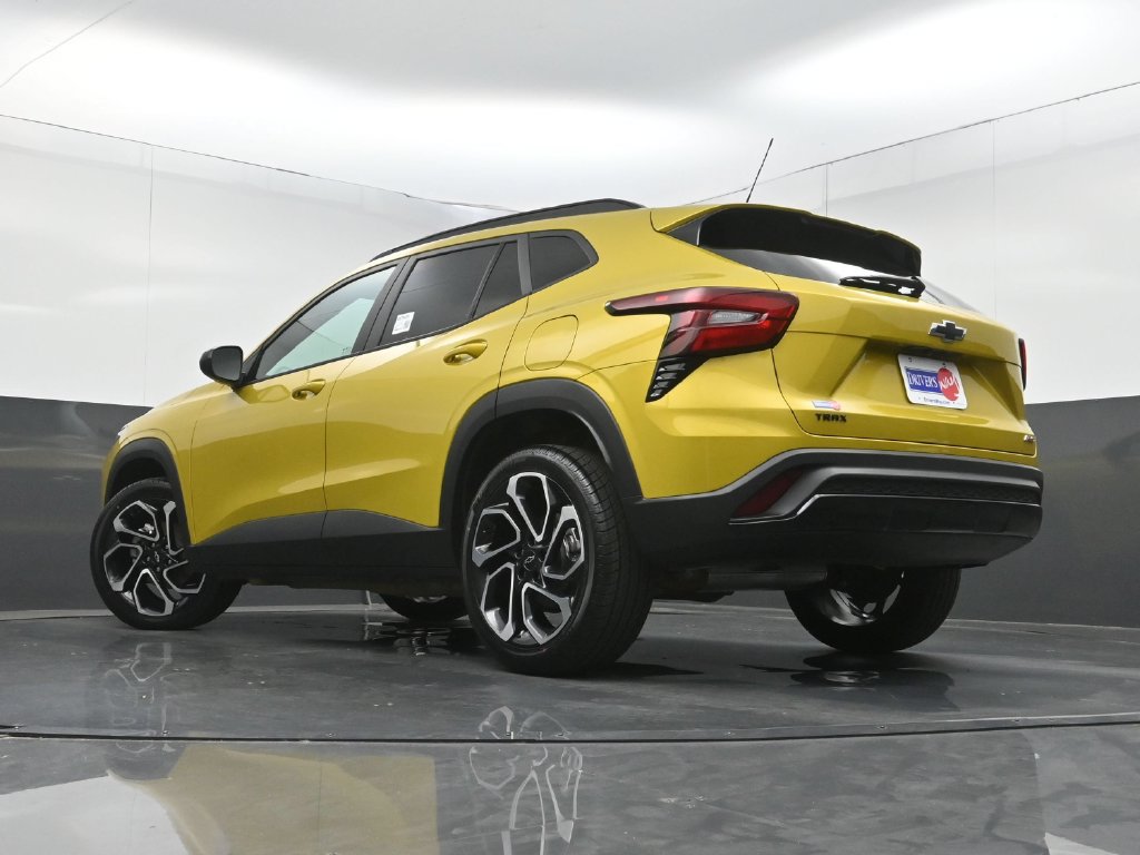 Used 2024 Chevrolet Trax RS FWD image 26