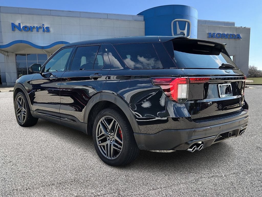 Used 2025 Ford Explorer ST AWD/4WD image 3