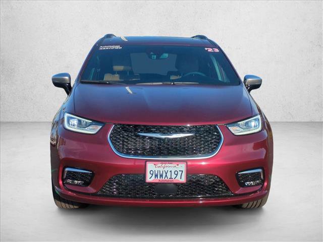 Used 2023 Chrysler Pacifica Pinnacle image 2