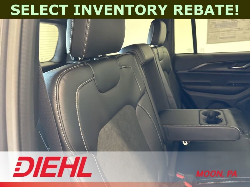 New 2025 Jeep Grand Cherokee Altitude w/ Trailer Tow Package AWD/4WD image 12