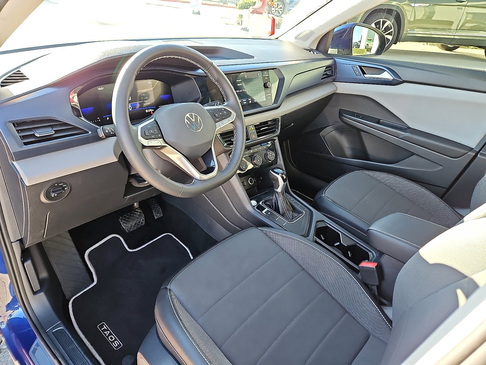 Certified 2023 Volkswagen Taos SE w/ Panoramic Sunroof Package image 10