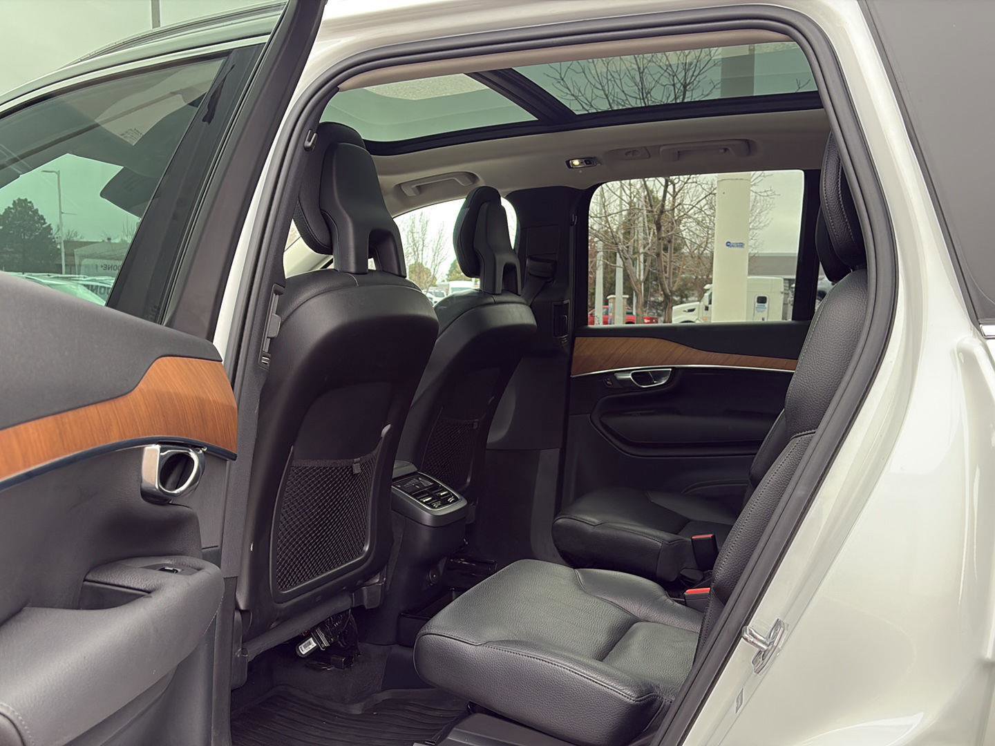 Used 2021 Volvo XC90 T6 Momentum w/ Climate Package image 15