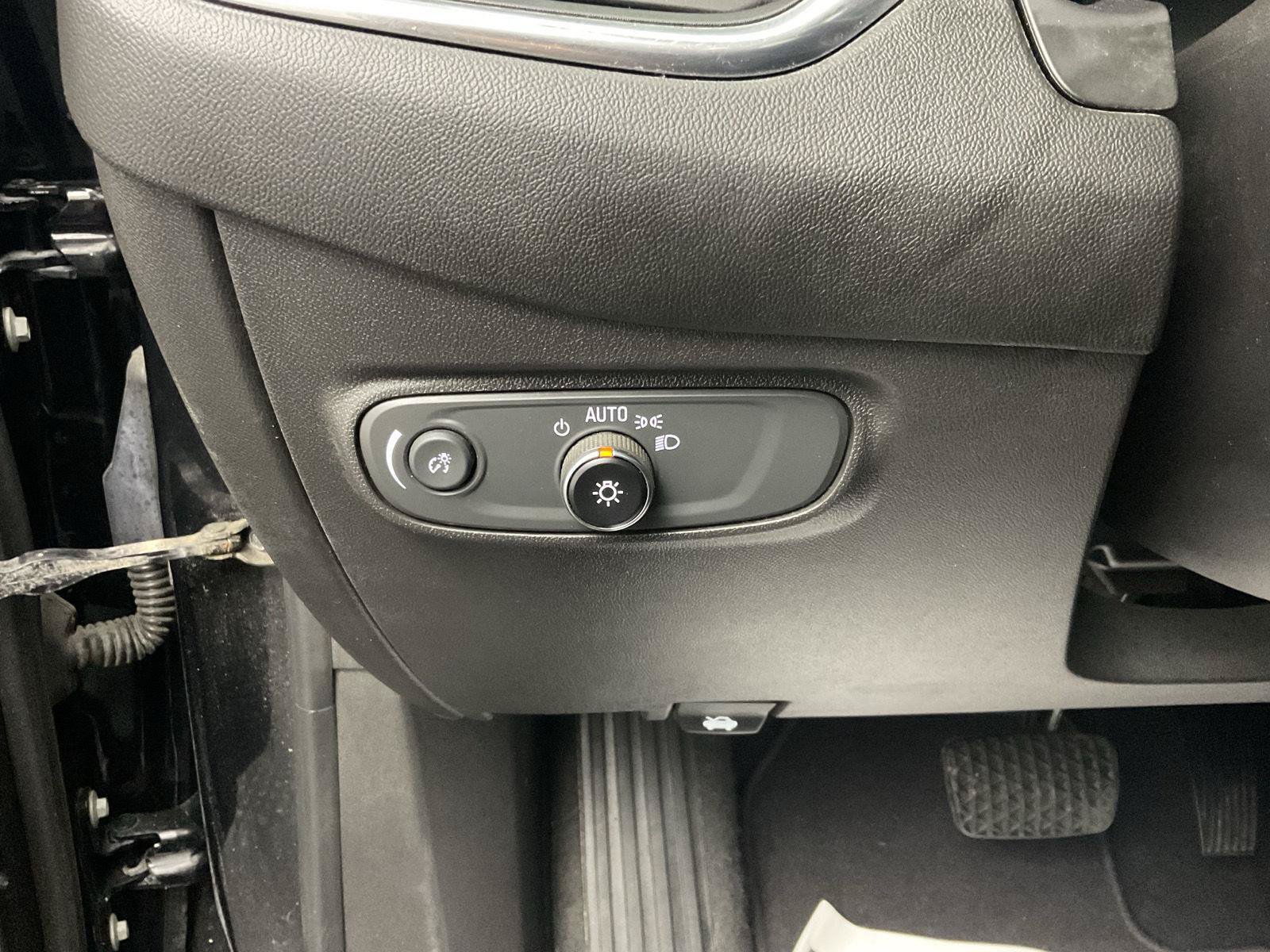 Certified 2022 Chevrolet Equinox LT AWD/4WD image 13
