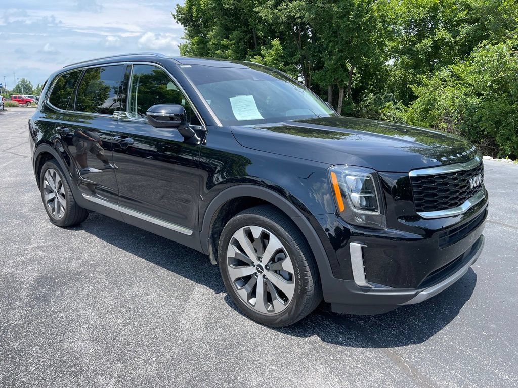 Used 2022 Kia Telluride EX w/ EX Premium Package FWD image 2
