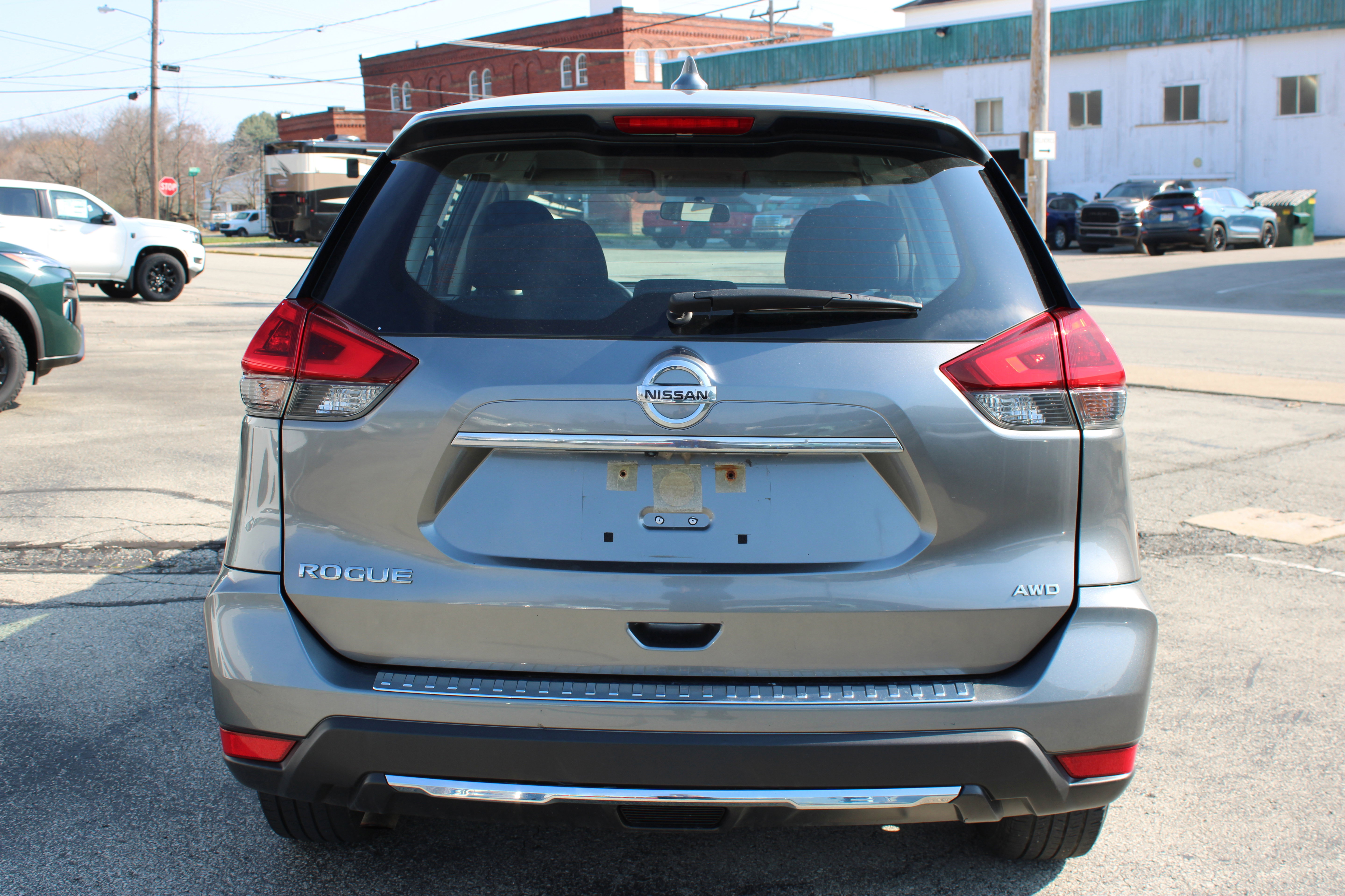 Used 2018 Nissan Rogue S image 4
