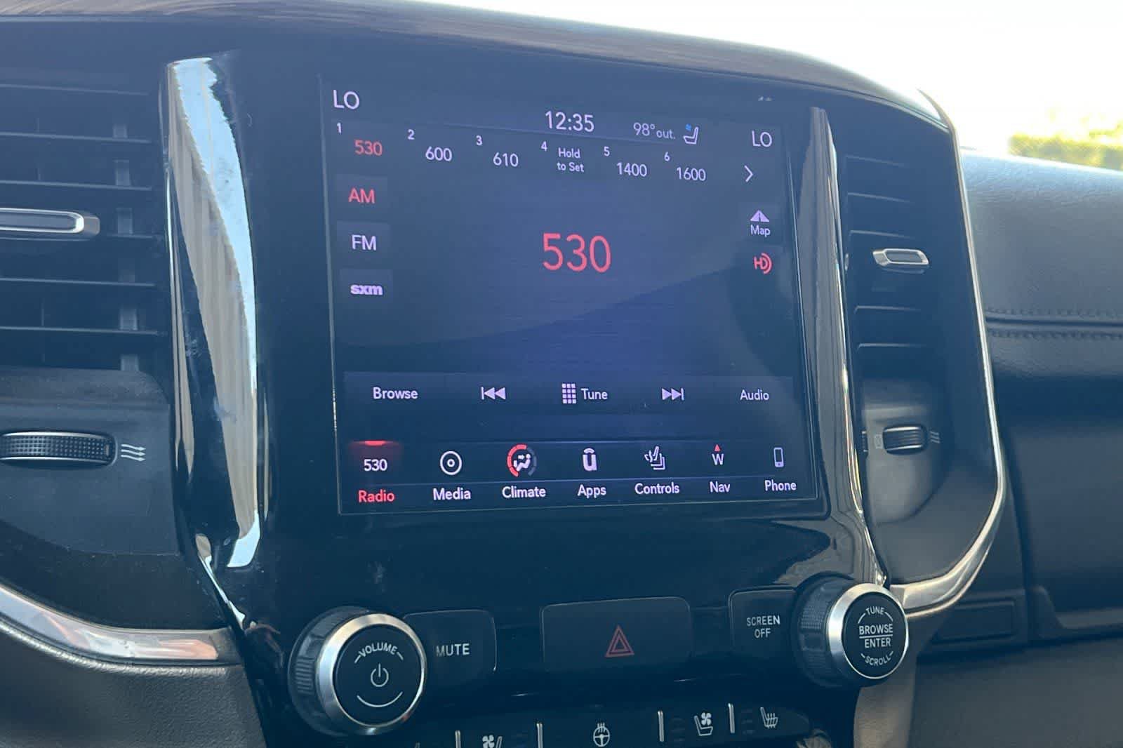 Used 2019 RAM 1500 Laramie AWD/4WD image 19