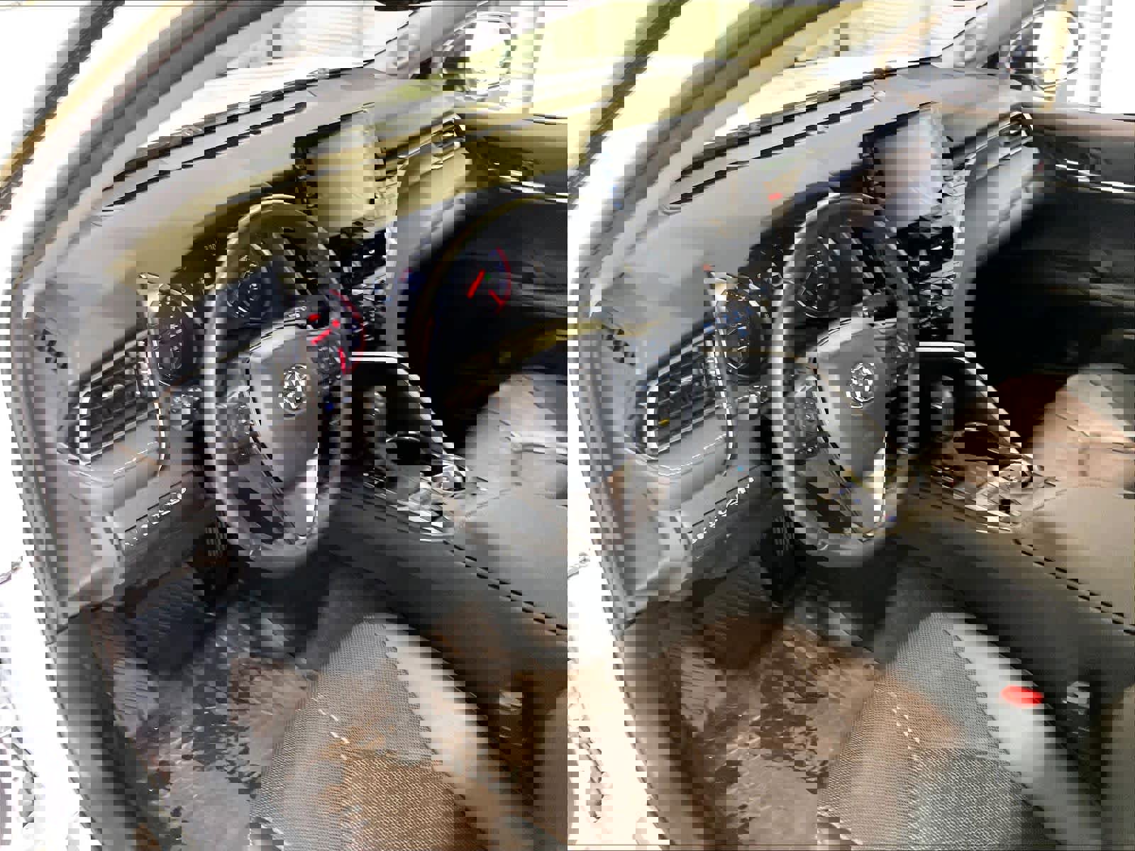 Used 2022 Toyota Camry XSE image 15