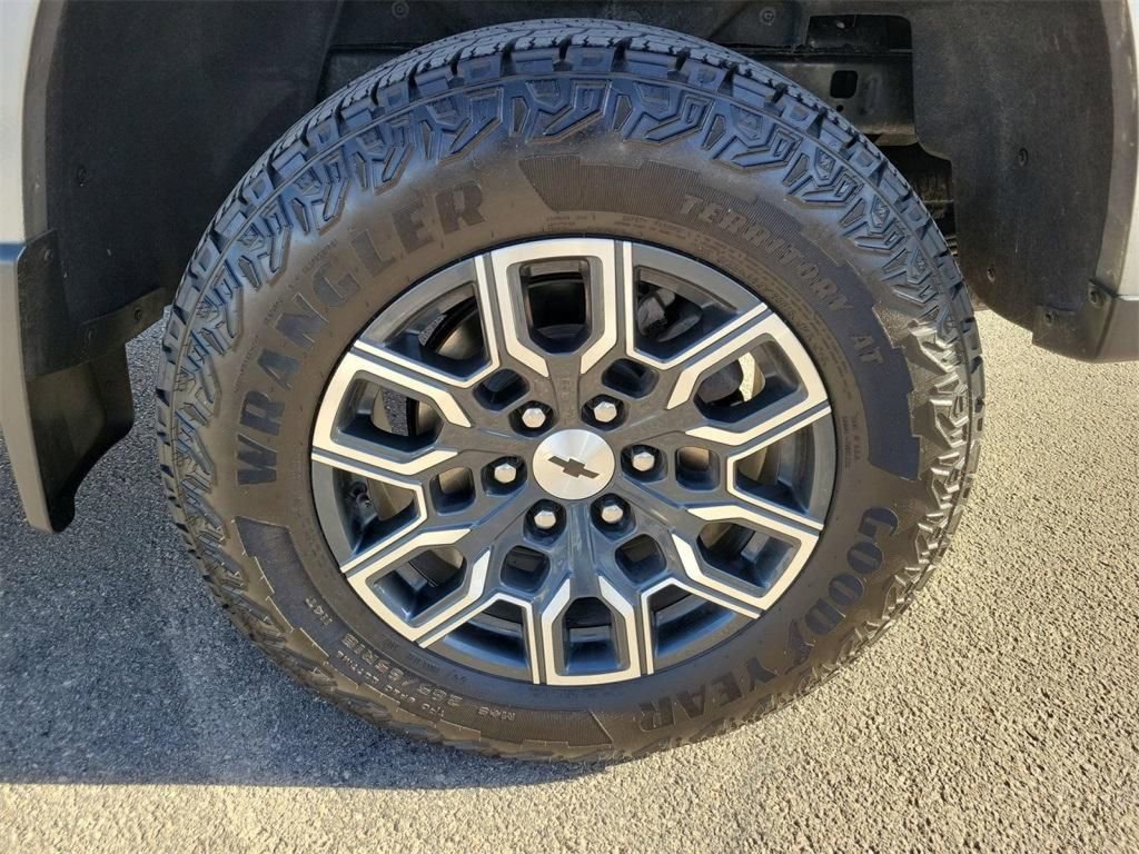 Used 2024 Chevrolet Colorado Z71 w/ Z71 Convenience Package 2 image 11