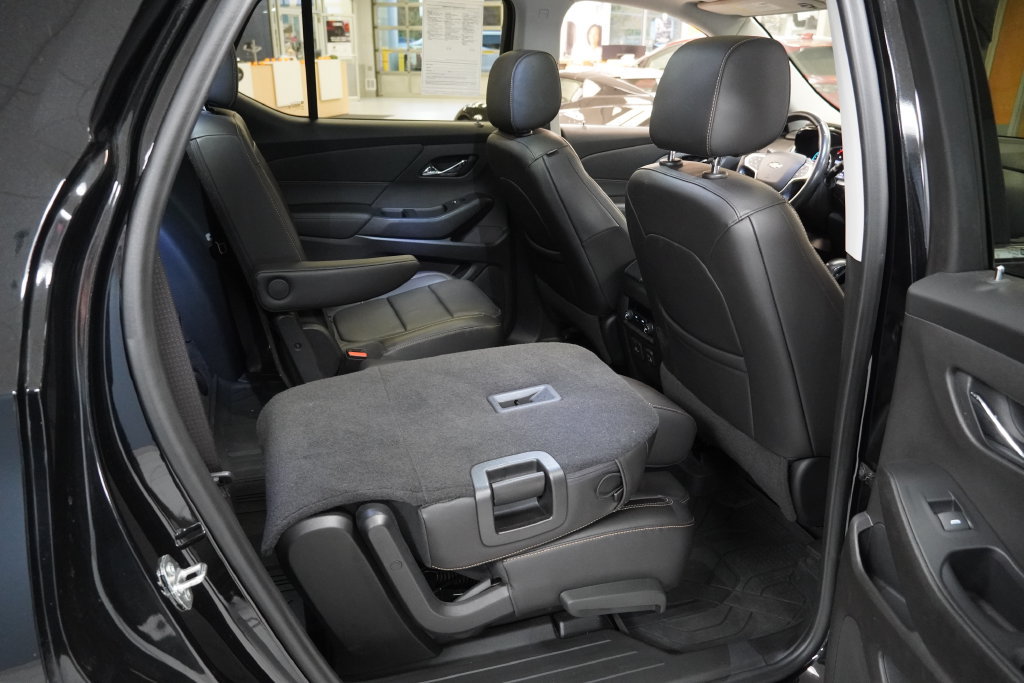 Used 2021 Chevrolet Traverse LT w/ LT Premium Package AWD/4WD image 24
