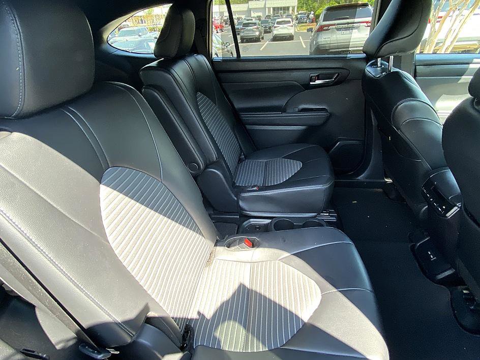 Used 2024 Toyota Highlander XSE image 18