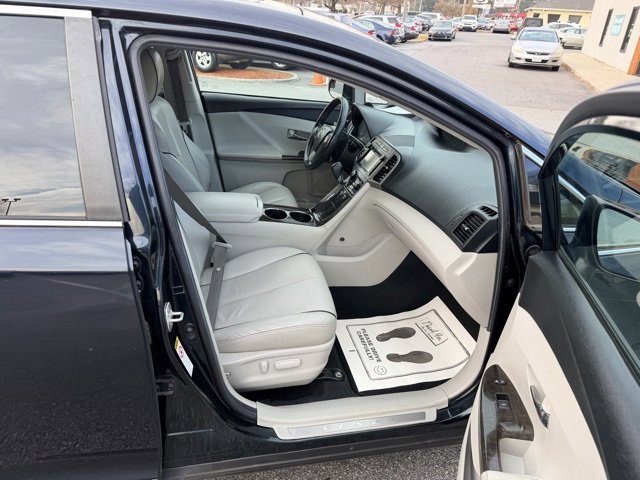 Used 2013 Toyota Venza XLE image 38