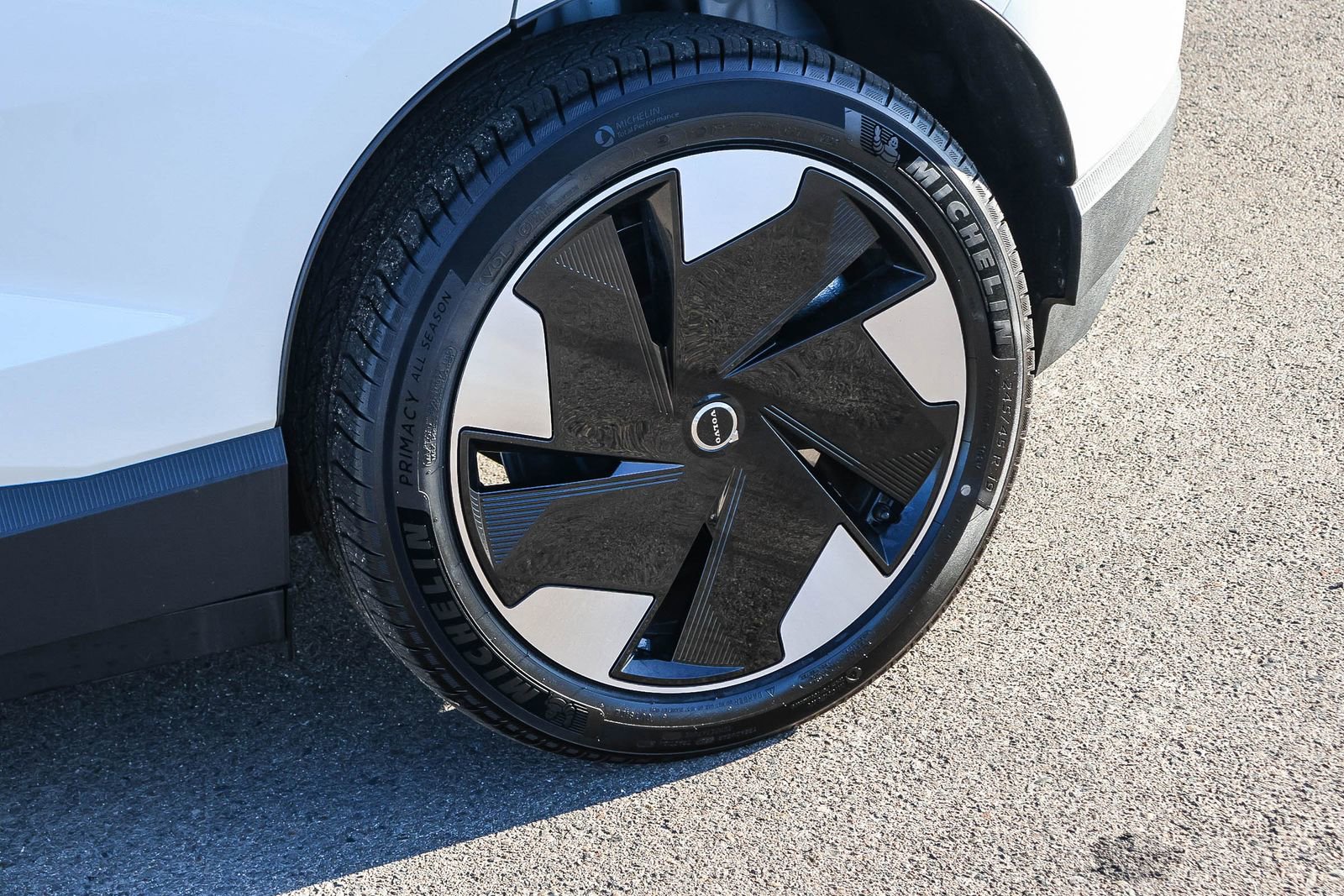 New 2025 Volvo EX30 Plus w/ Protection Package Premier image 10