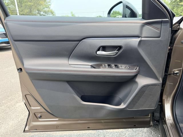 New 2026 Nissan Kicks SR w/ Interior Electronics Package FWD image 14