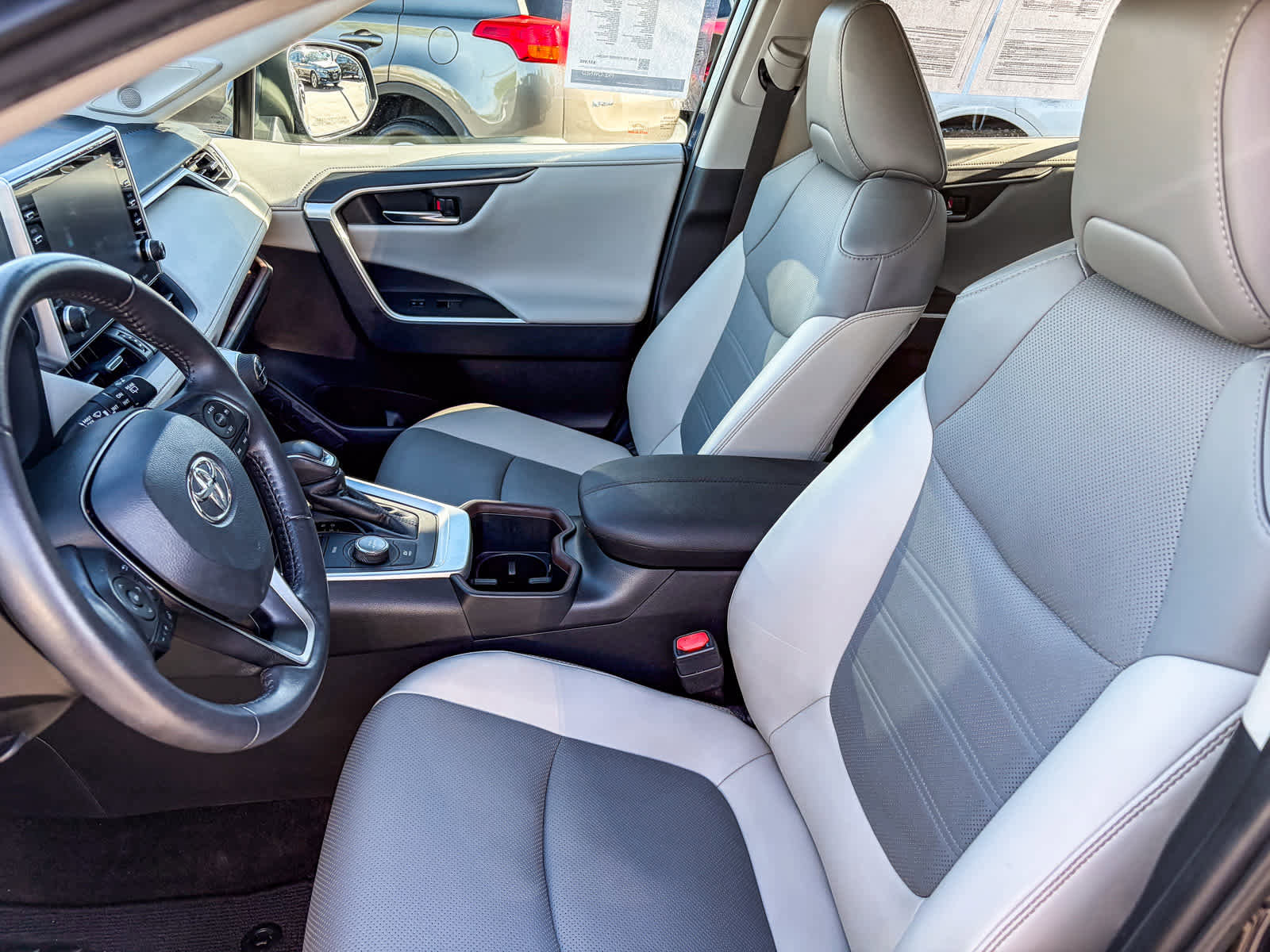 Used 2022 Toyota RAV4 Limited image 17