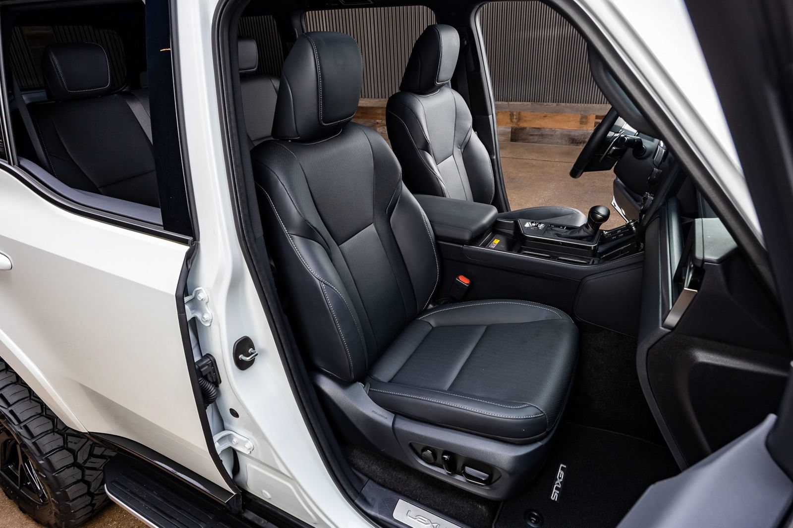 Used 2025 Lexus GX 550 w/ Accessory Package (2T) AWD/4WD image 31