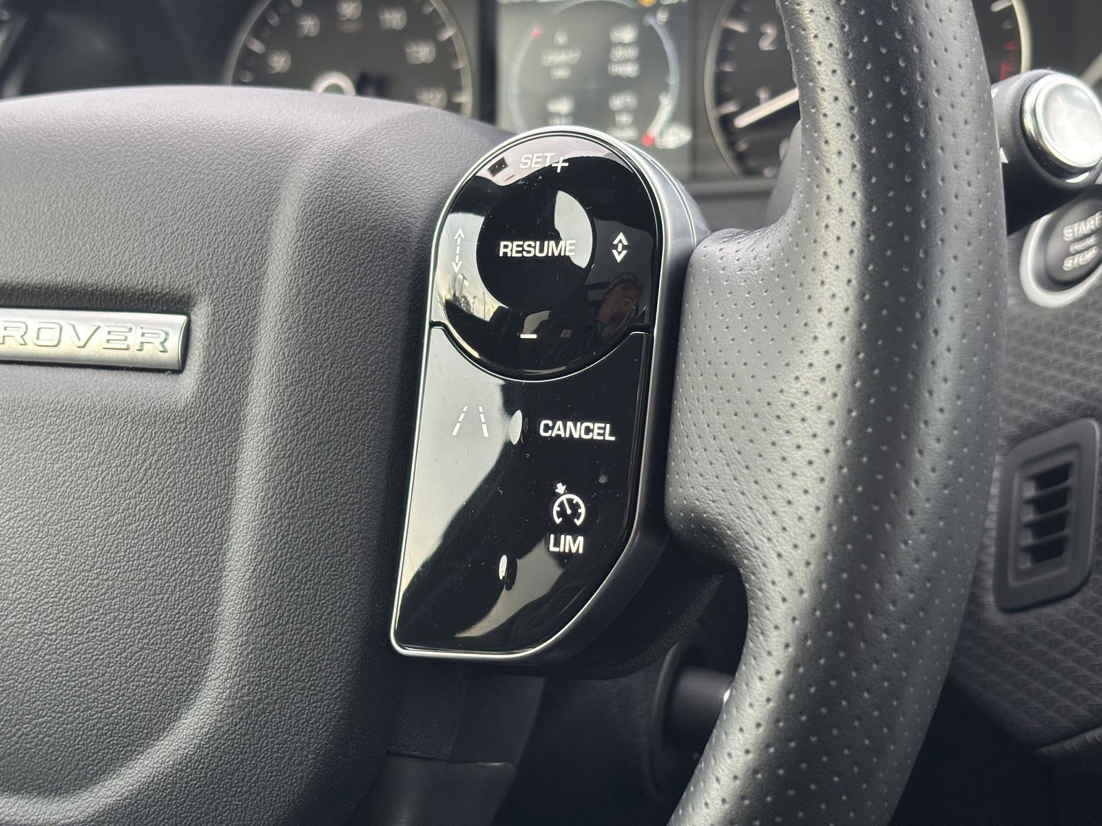 Used 2020 Land Rover Range Rover Velar S image 21