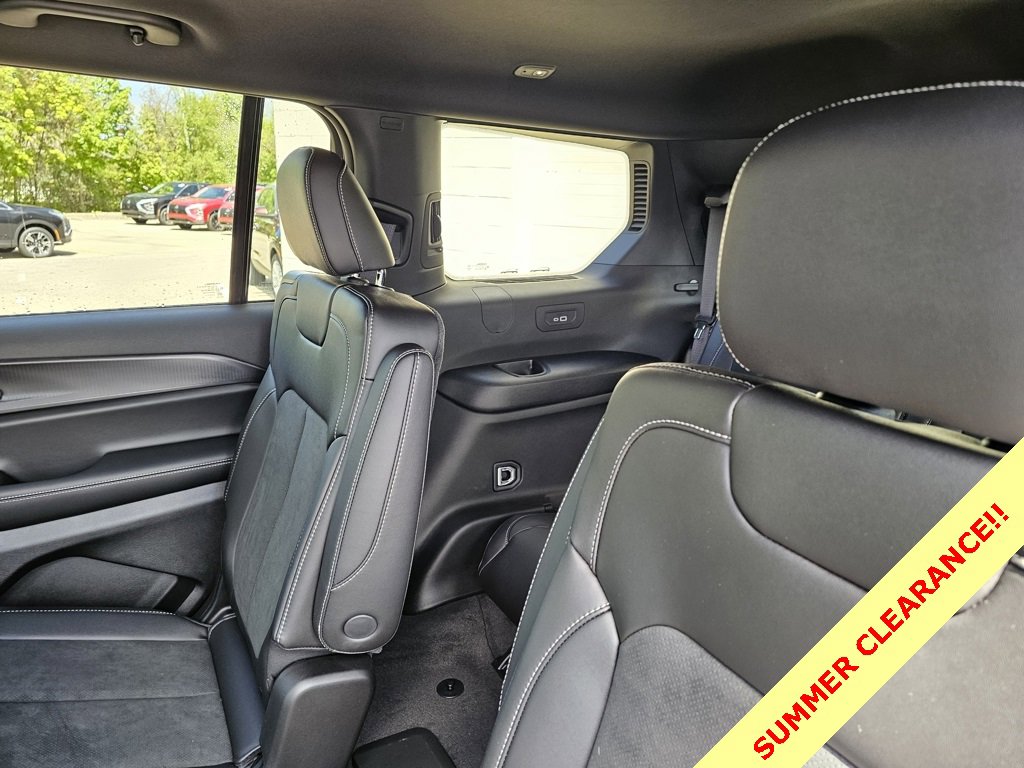 New 2025 Jeep Grand Cherokee L Altitude image 30