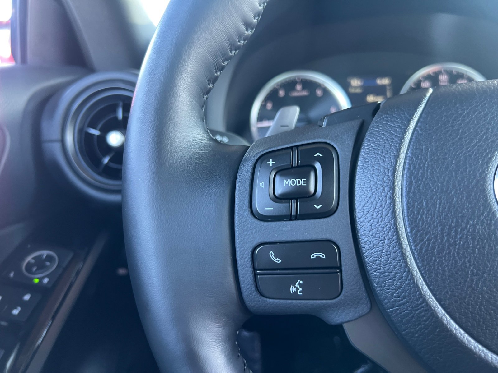Used 2025 Lexus IS 300 F Sport image 19
