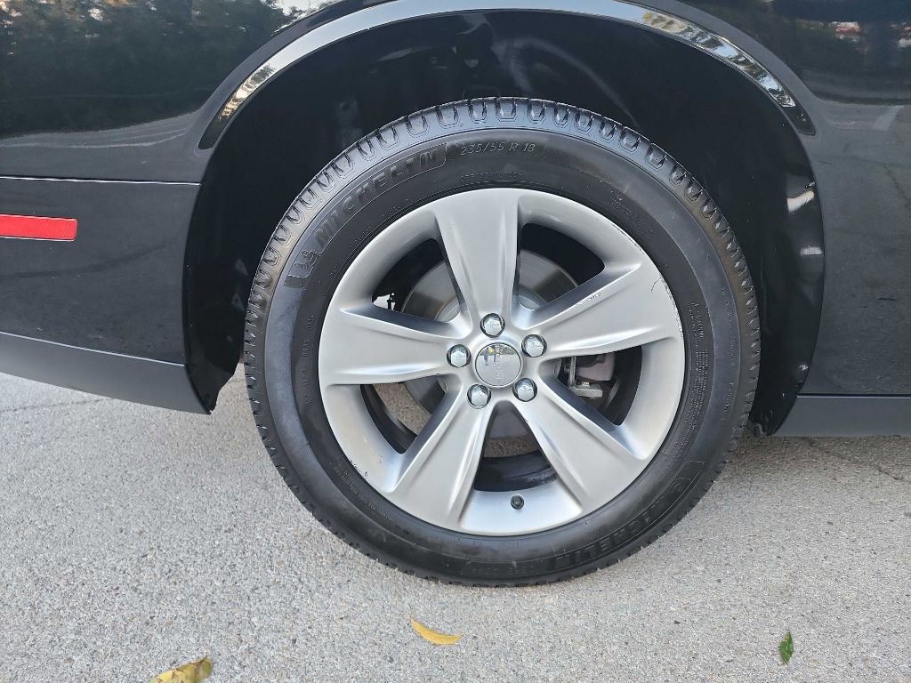 Used 2019 Dodge Challenger SXT image 7