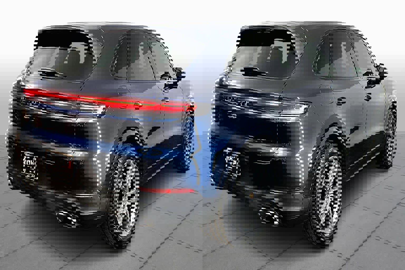 Used 2024 Porsche Cayenne image 12