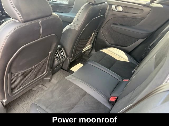Used 2022 Volvo XC40 T5 R-Design w/ Climate Package AWD/4WD image 8