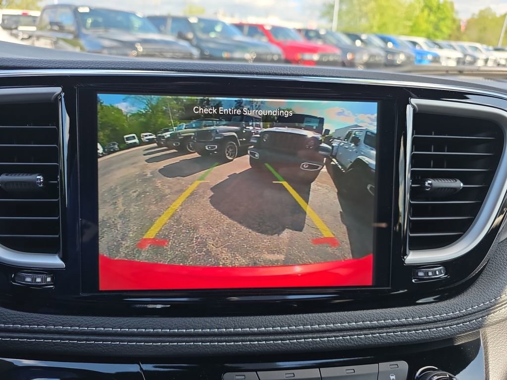 New 2027 Chrysler Pacifica Select FWD image 18