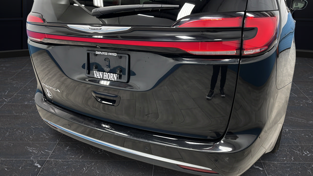 Used 2024 Chrysler Pacifica Touring-L FWD image 37