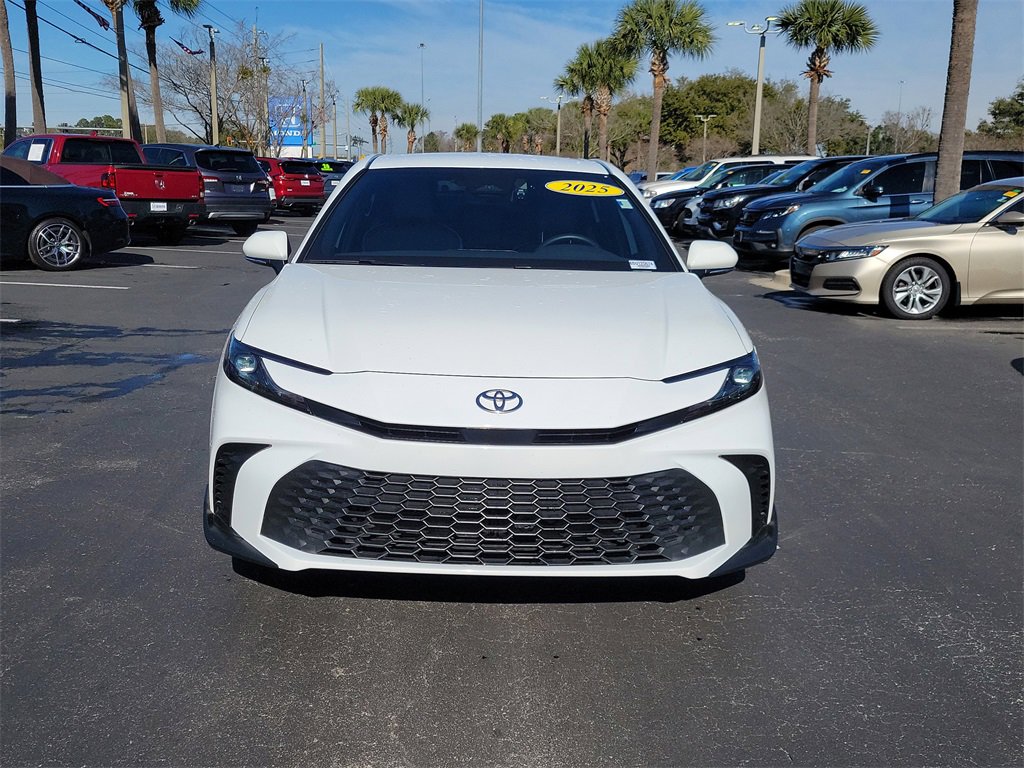 Used 2025 Toyota Camry SE image 7