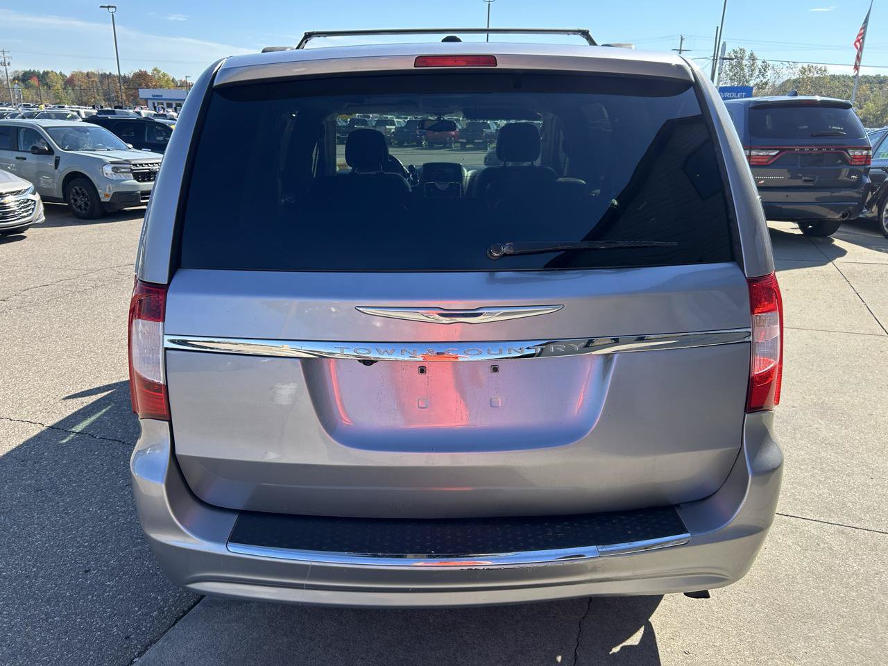 Used 2016 Chrysler Town & Country Touring FWD image 6