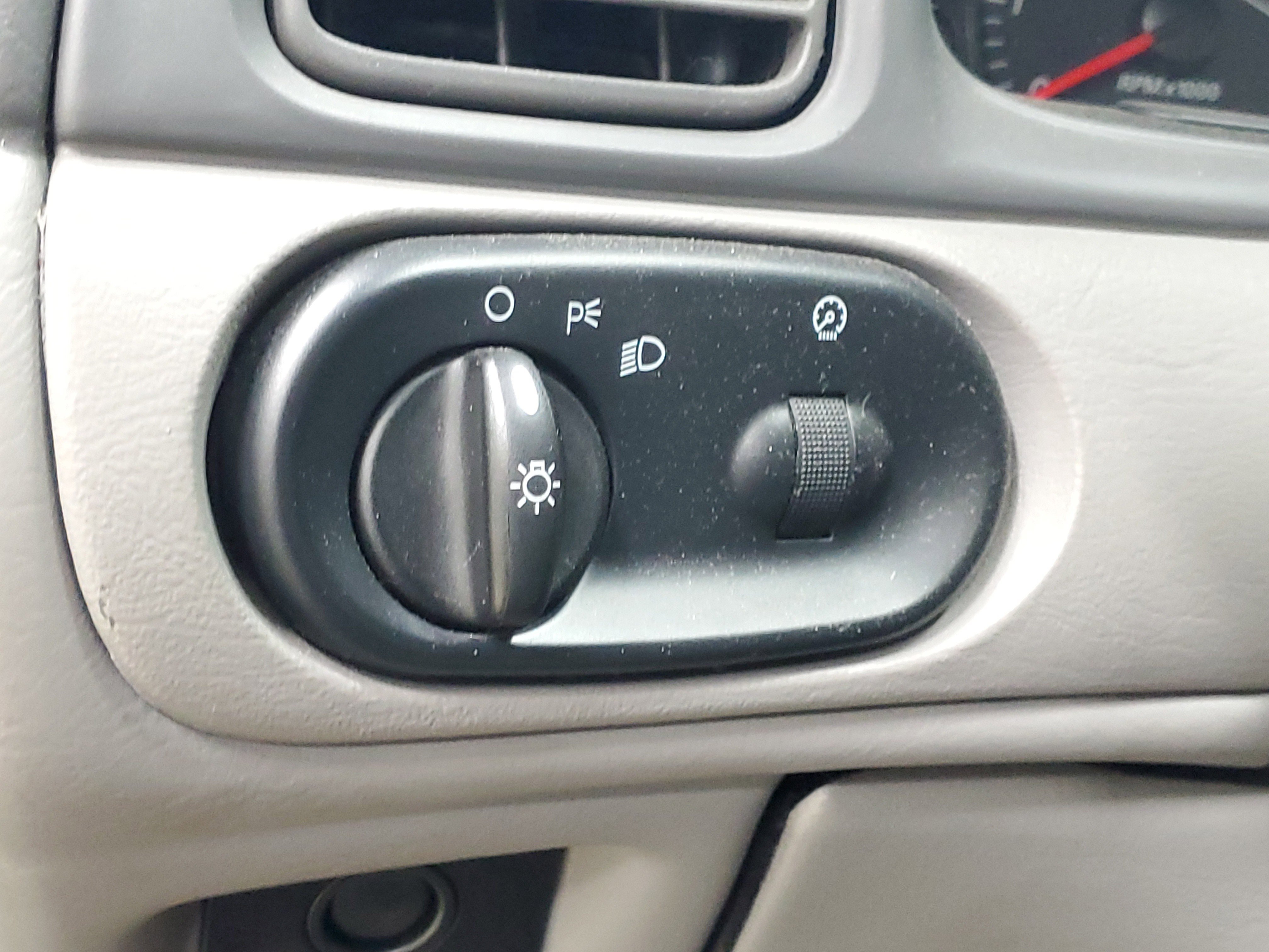Used 2005 Ford Taurus SE FWD image 22