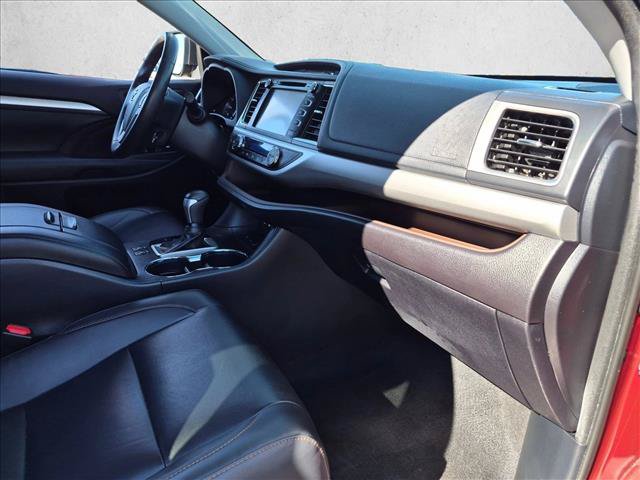 Used 2019 Toyota Highlander XLE AWD/4WD image 29