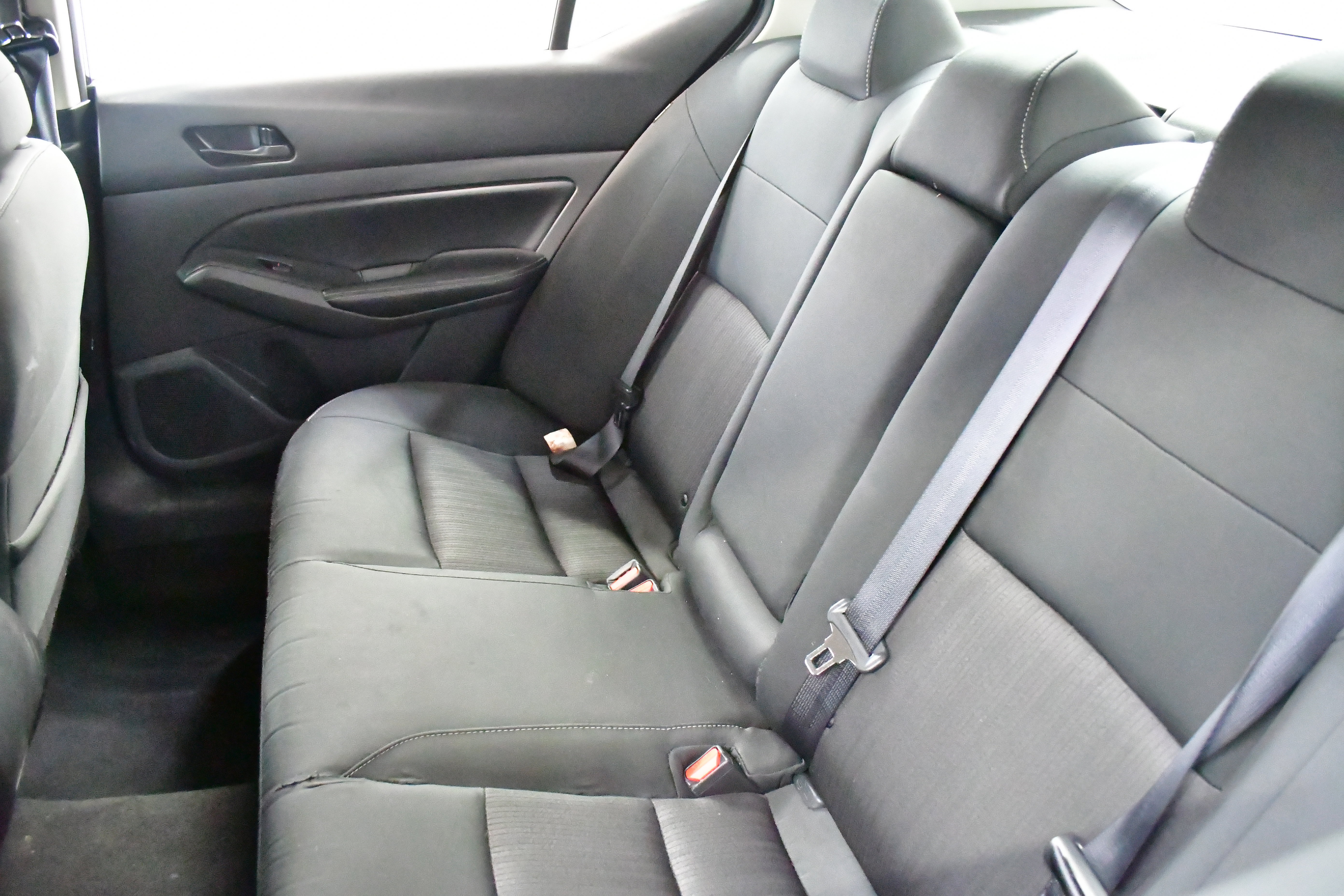 Used 2025 Nissan Altima 2.5 SV FWD image 10