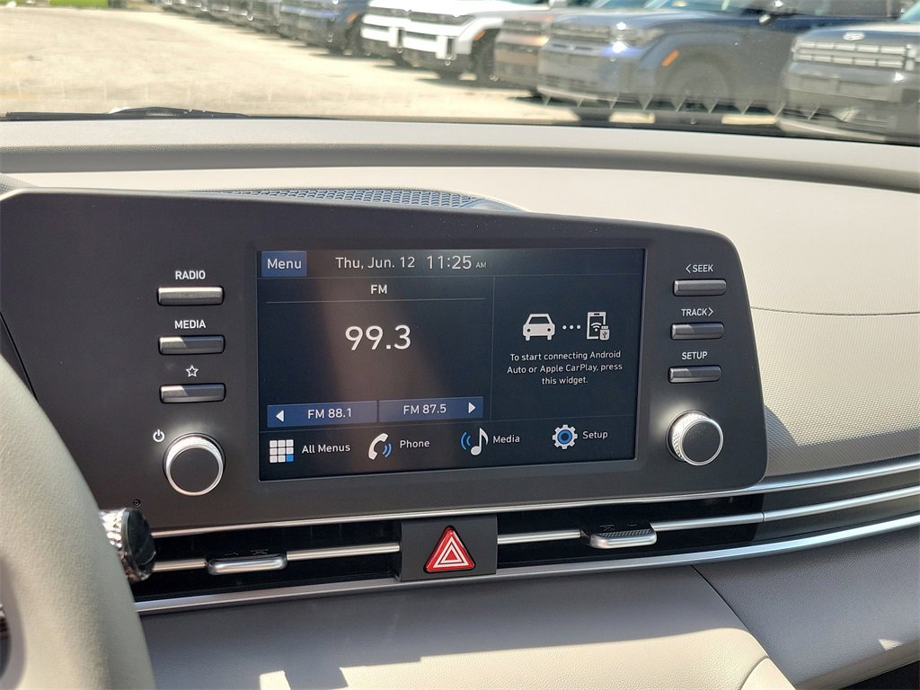 Used 2025 Hyundai Elantra SE image 19