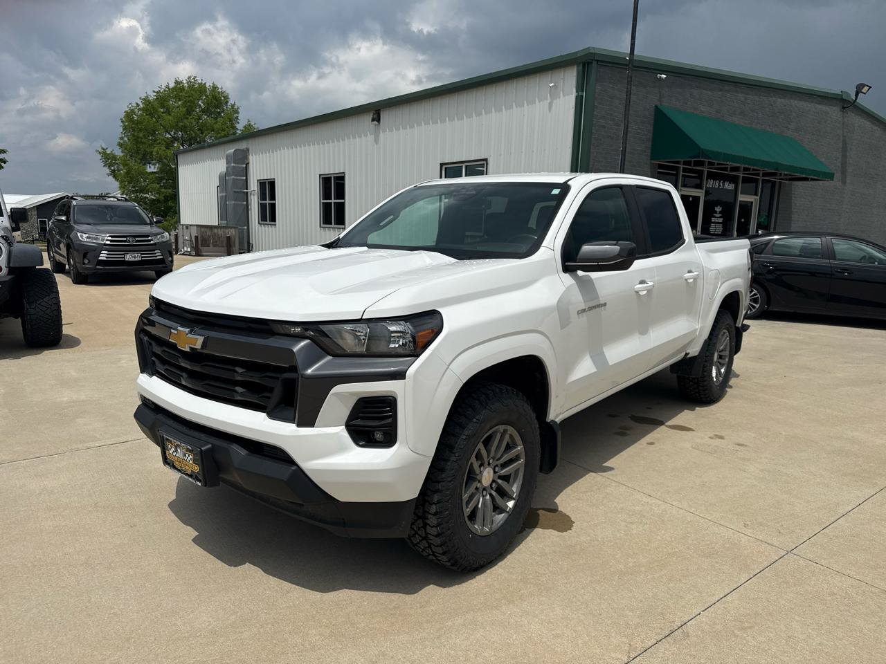 Used 2024 Chevrolet Colorado LT w/ LT Convenience Package II AWD/4WD image 9