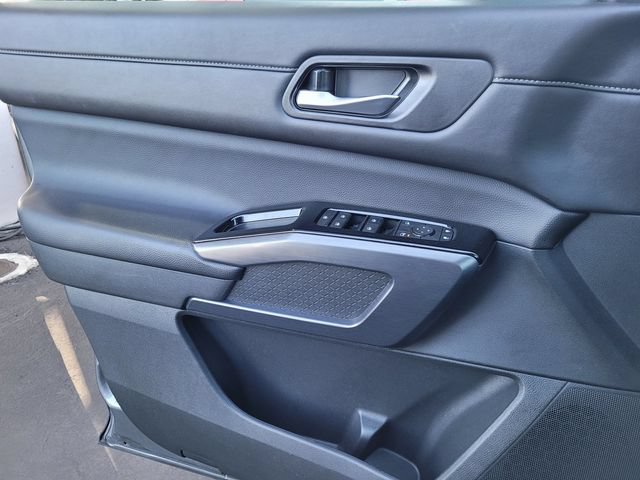 Used 2025 Nissan Pathfinder SL FWD image 14