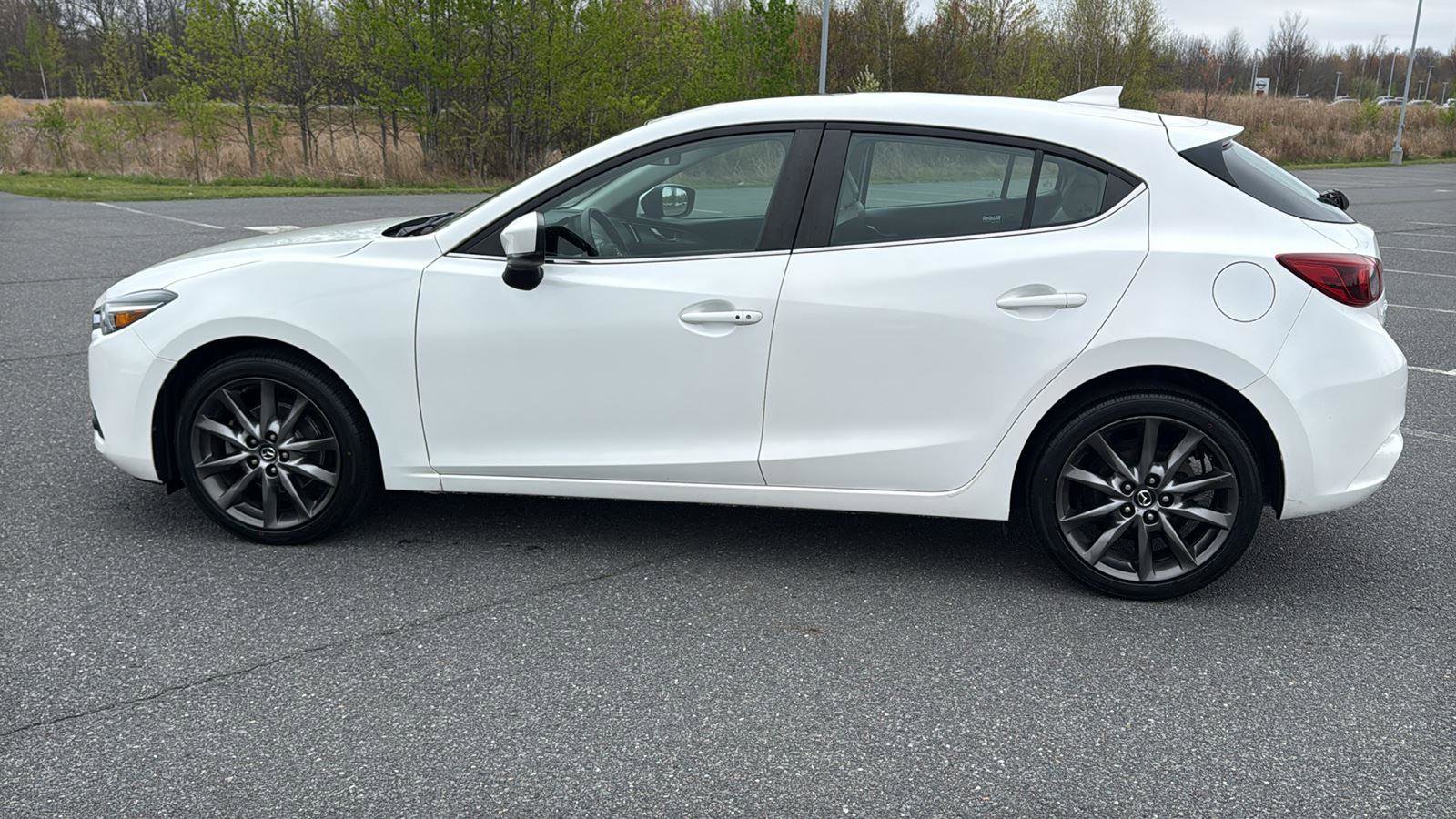 Used 2018 MAZDA MAZDA3 Grand Touring FWD image 11