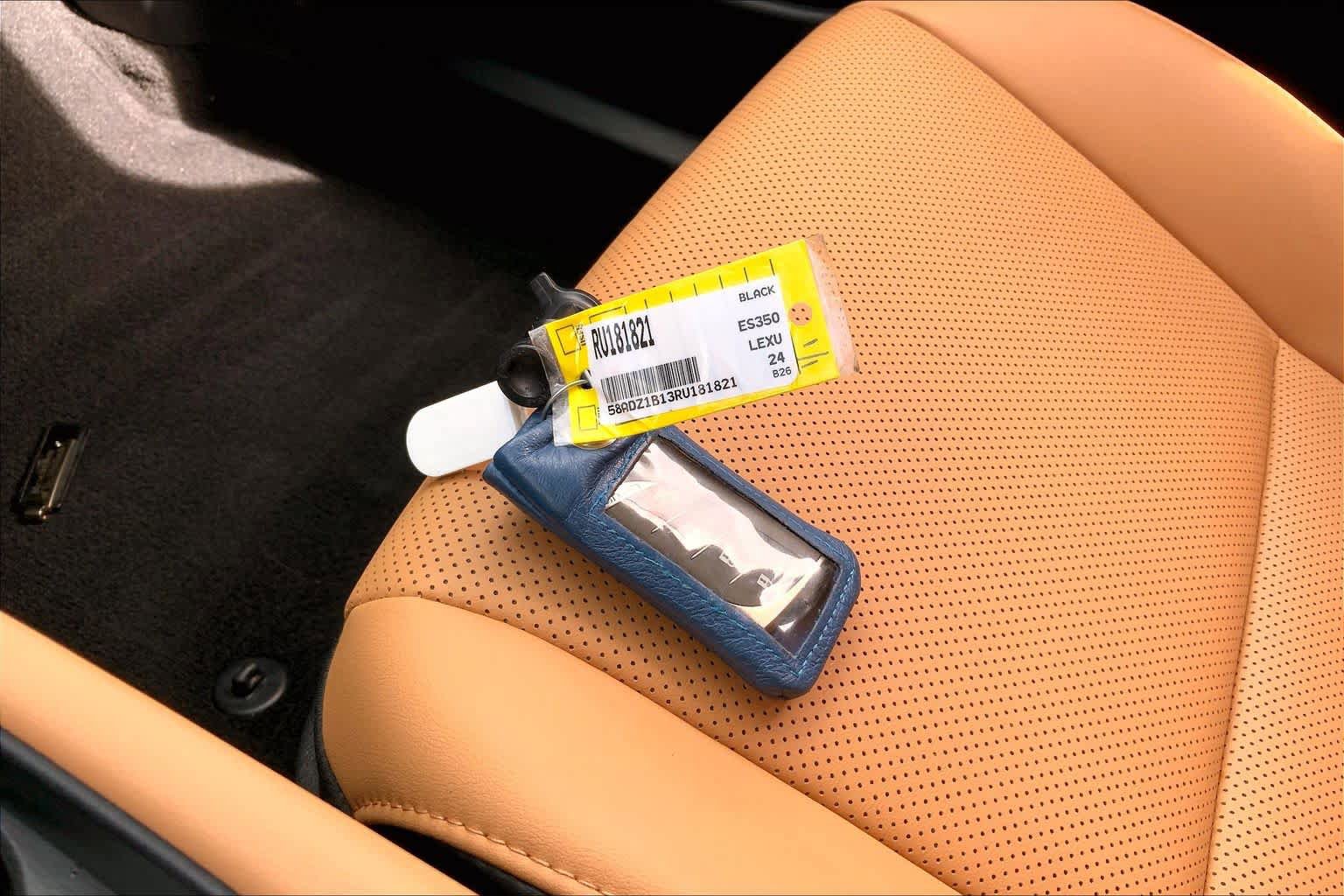 Used 2024 Lexus ES 350 w/ Premium Package FWD image 13
