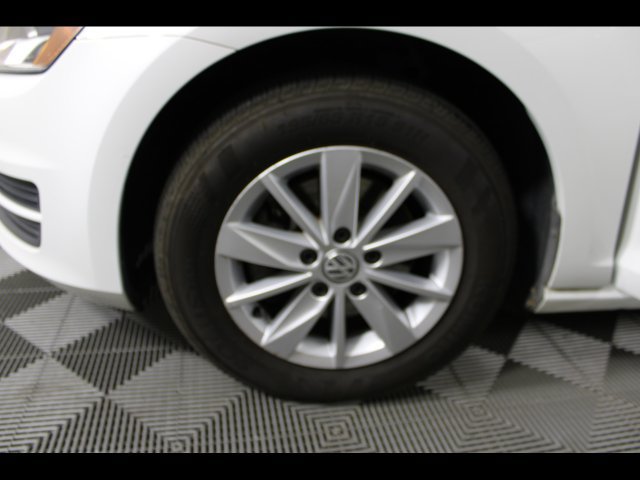 Used 2016 Volkswagen Golf S FWD image 25