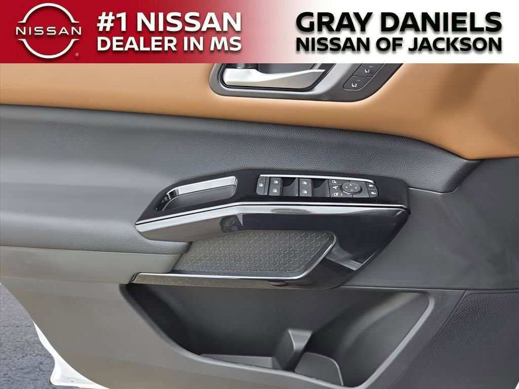 New 2026 Nissan Pathfinder Platinum image 14