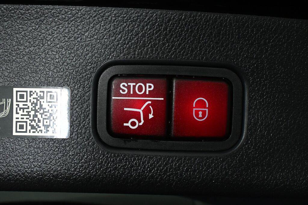 Certified 2025 Mercedes-Benz GLC 300 image 21