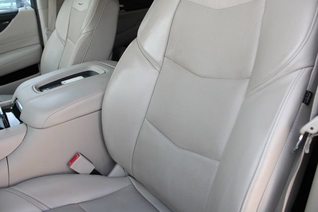 Used 2020 Cadillac Escalade ESV Luxury RWD image 4