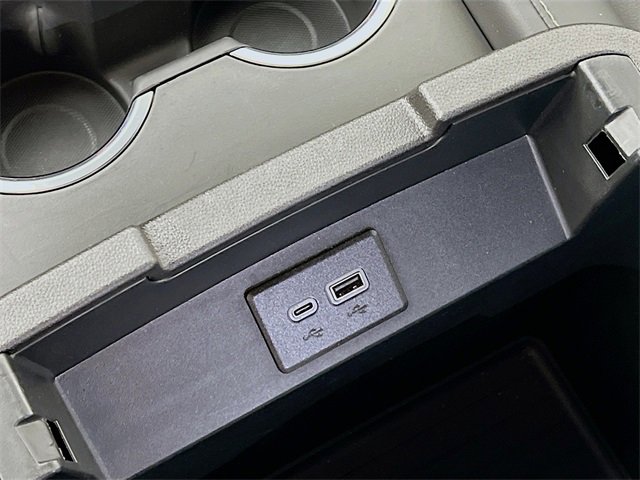 Used 2024 GMC Yukon SLT image 34