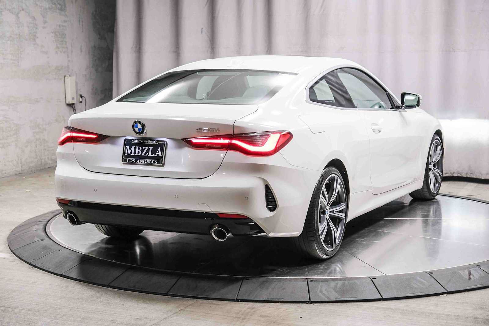 Used 2024 BMW 430i Coupe w/ Convenience Package RWD image 4
