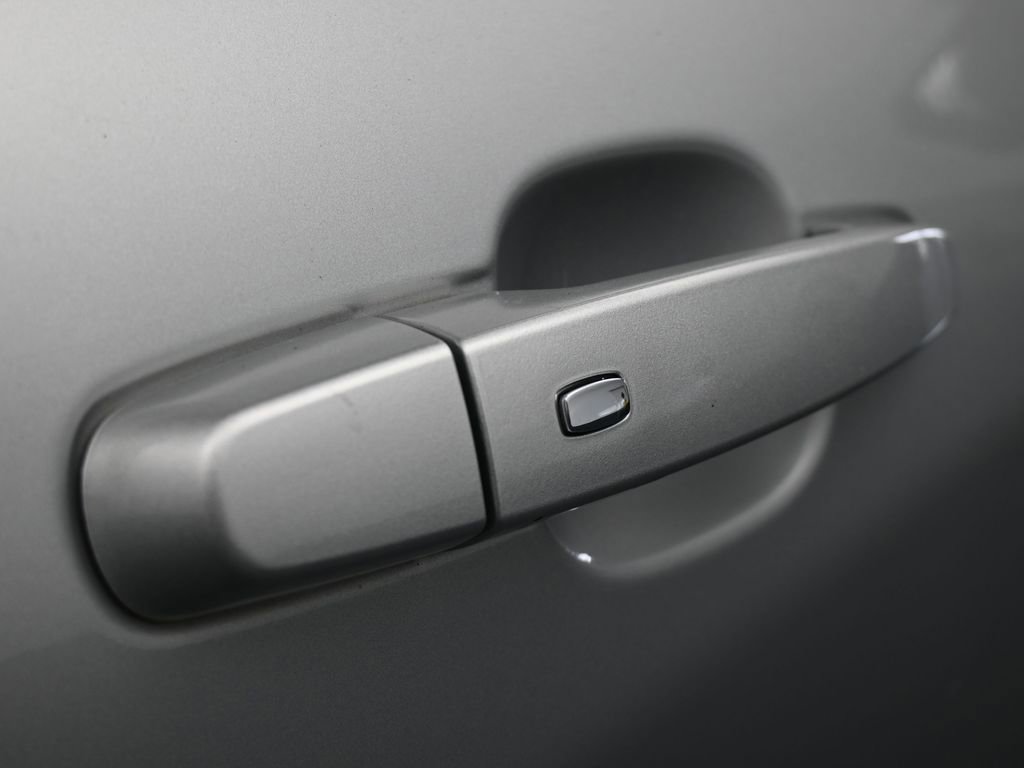 Used 2020 Chevrolet Equinox LS image 36